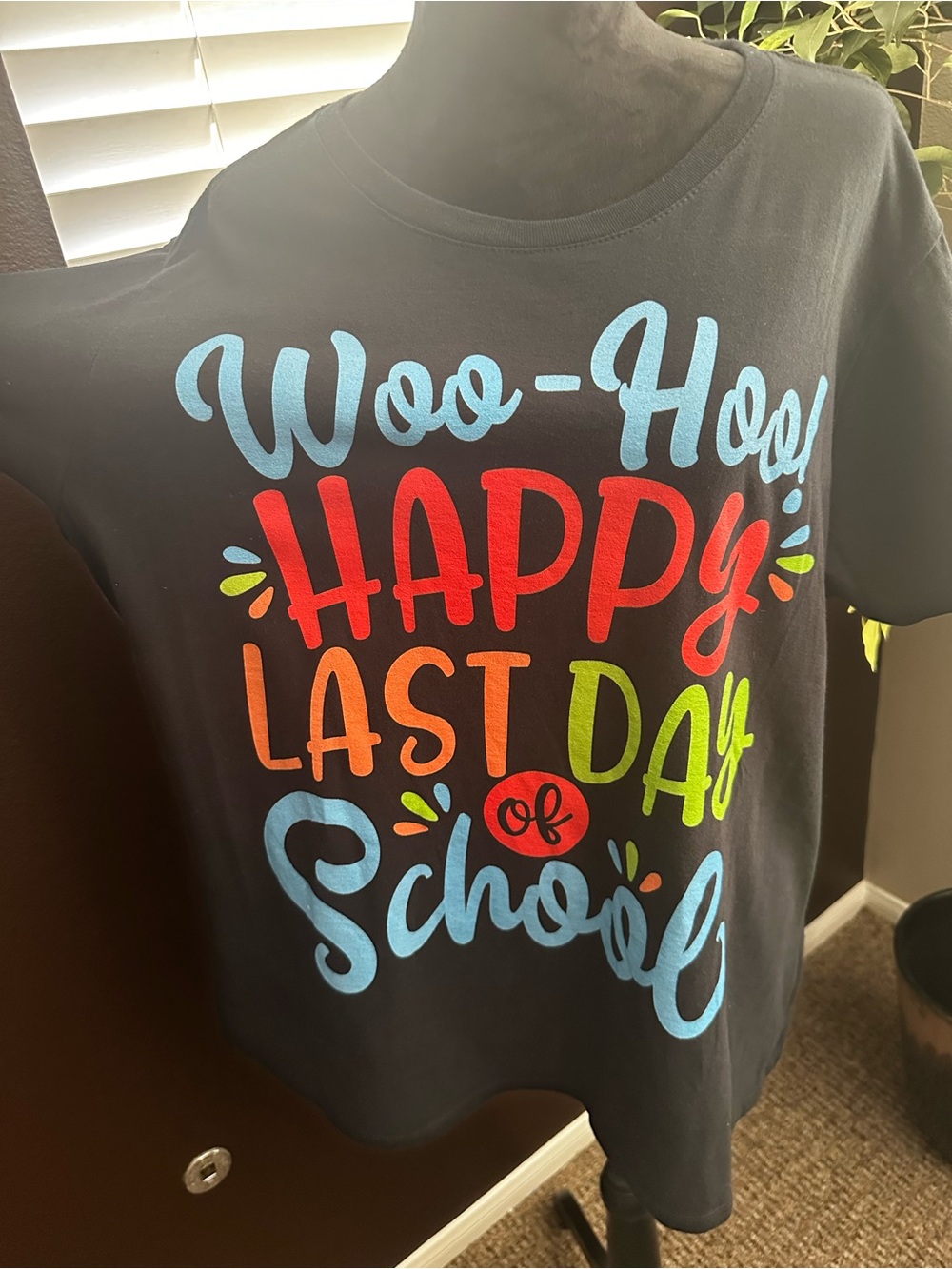 Adult “Woo-Hoo! Happy Last Day of School”' Black Graphic Tee. Size 3XL.